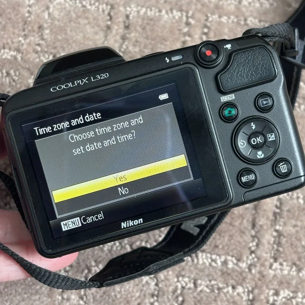 Nikon COOLPIX L320 Camera 16.1MP 26x Optical Zoom Lens-shift VR Black TESTED
